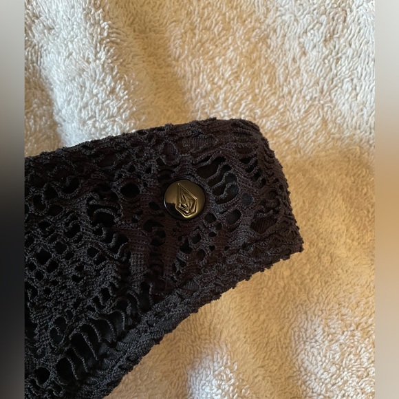 2 for $20 sale on swimwear! | Women’s Roxy black crochet bikini bottoms - Picture 4 of 4